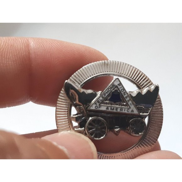 PIONEERS OF AMERICA 1875-1911 GOLD PLATE WAGON VINTAGE BROOCH/PIN 1384 - Picture 5 of 5